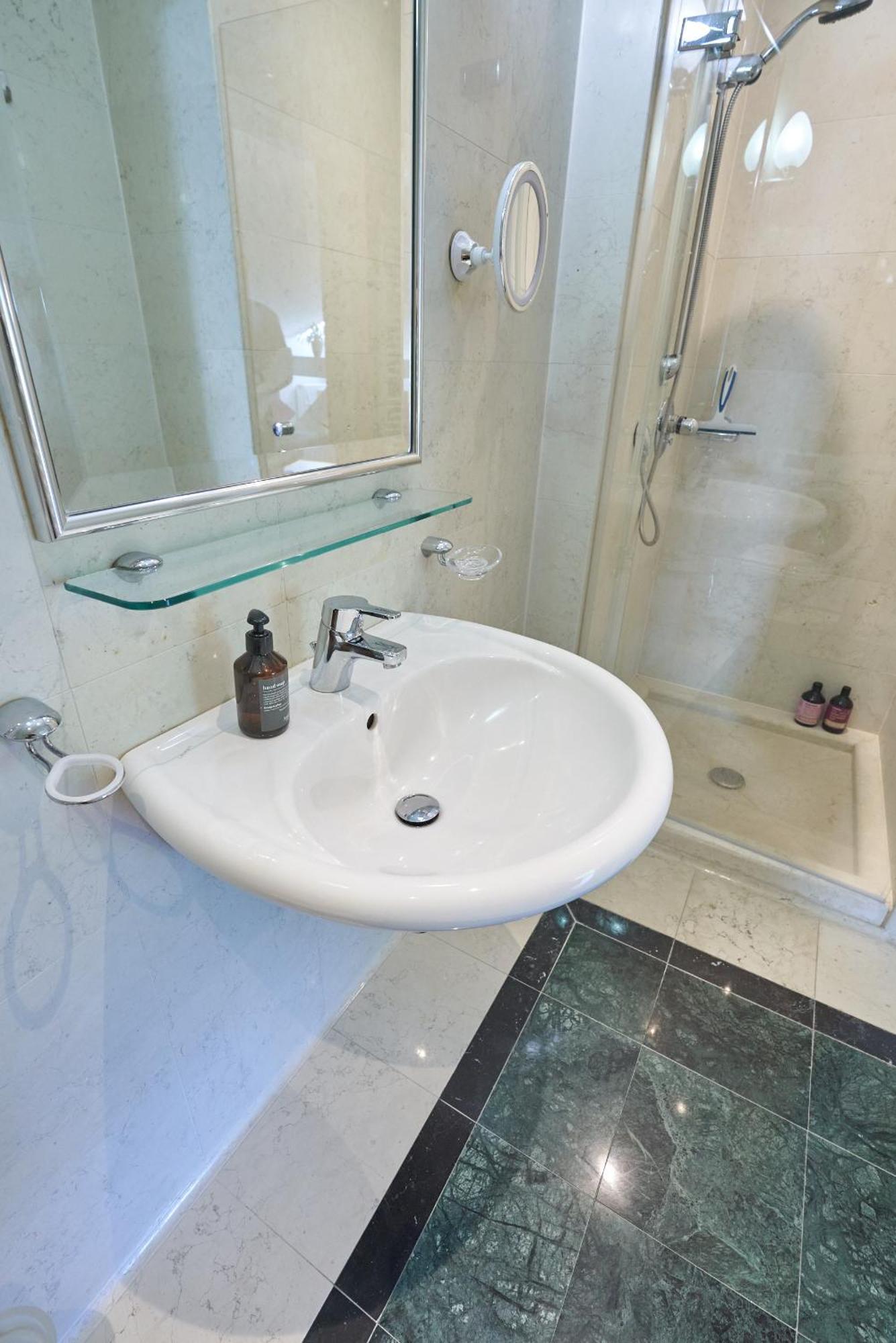 Big Apartment In Guesthouse بادن المظهر الخارجي الصورة